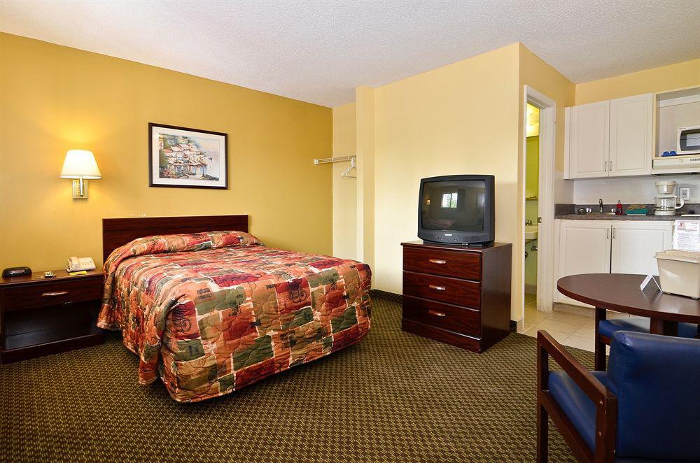 Suburban Studios Charlotte-Ballantyne Екстер'єр фото