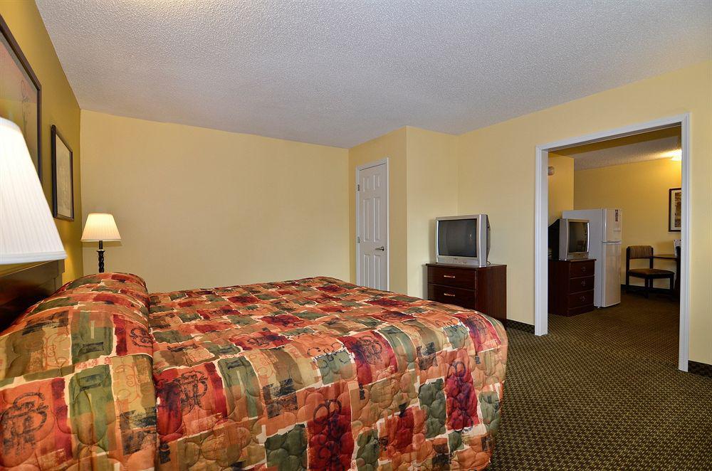 Suburban Studios Charlotte-Ballantyne Номер фото
